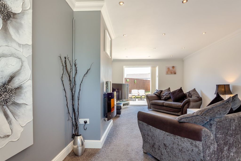 Property photo 3 of 34