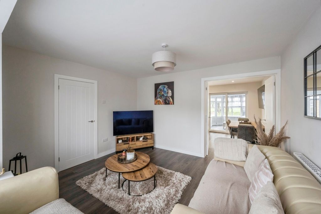 Property photo 2 of 17 Photo