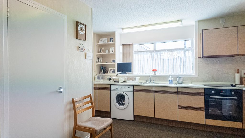 Property photo 3 of 47