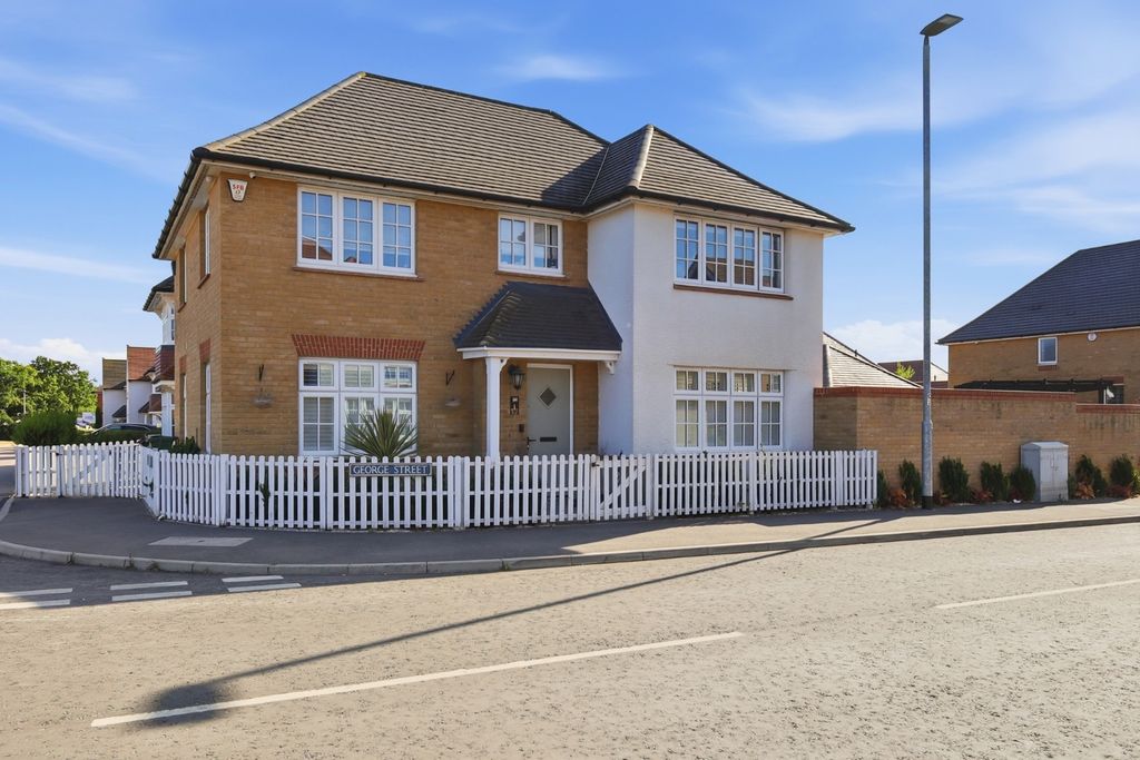 Property photo 1 of 32 4773311