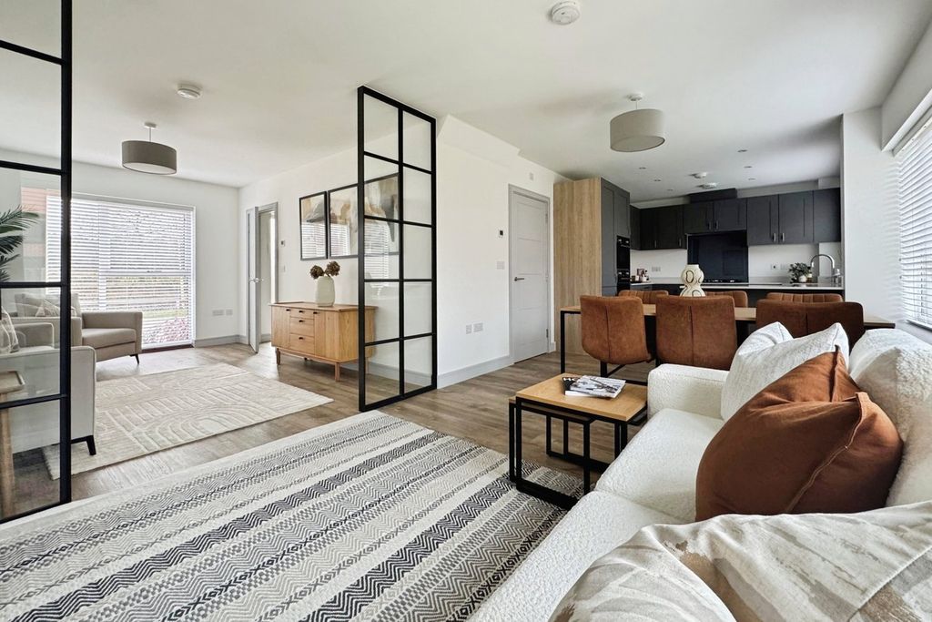 Property photo 2 of 20