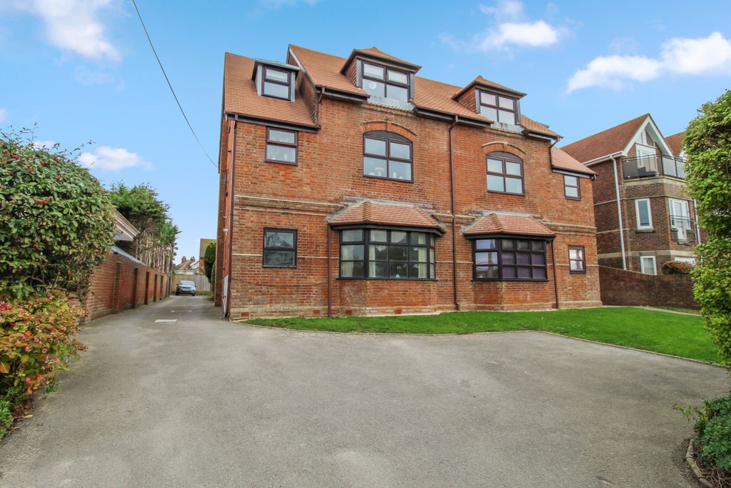 Property photo 1 of 14 Flat 1, Greenlea, Keyhaven Road, Lymington, So41 0Qx