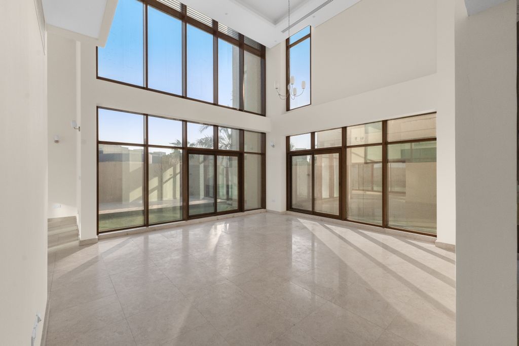 Property photo 2 of 35