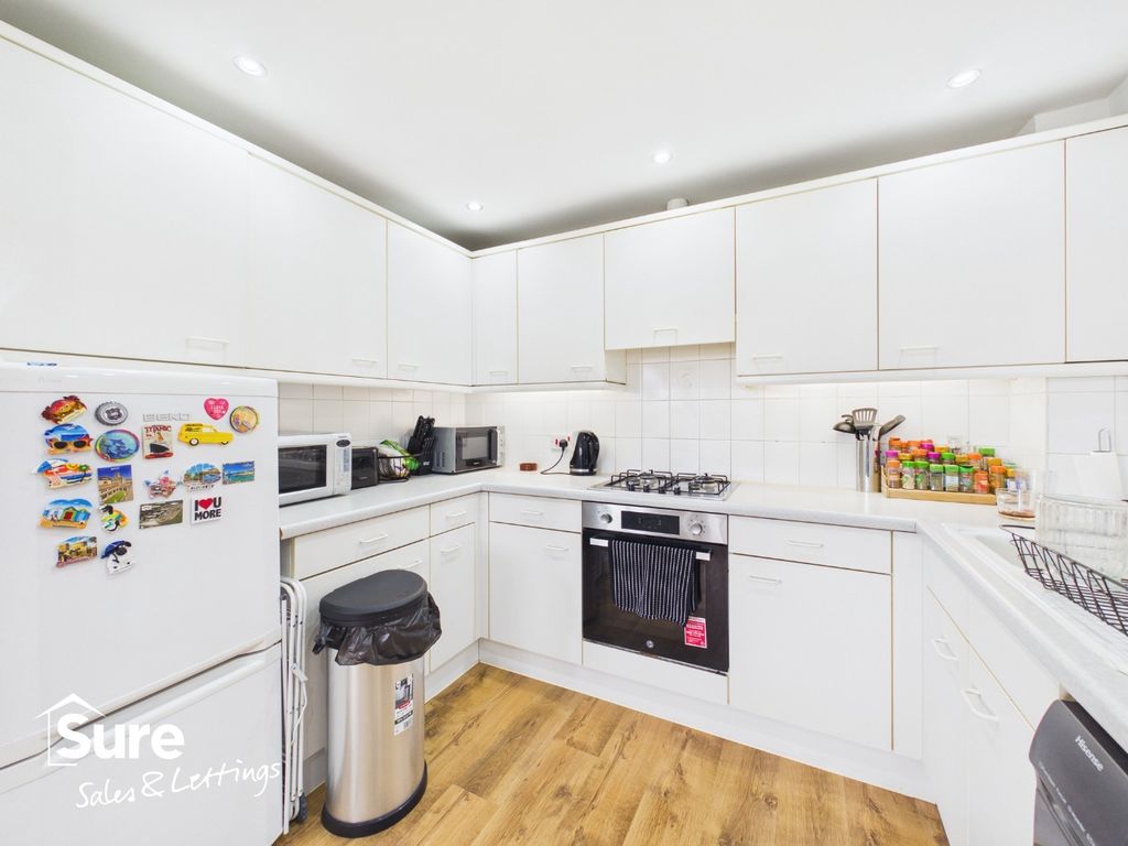 Property photo 2 of 20 4978363