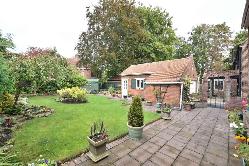 Property photo 3 of 17 Garden