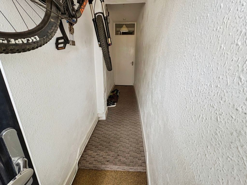 Property photo 3 of 12 Entrance Hall