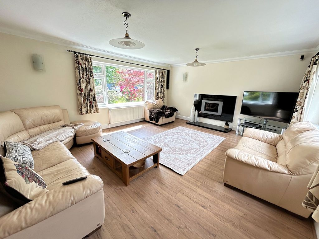Property photo 2 of 32