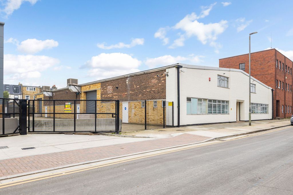 Property photo 2 of 7