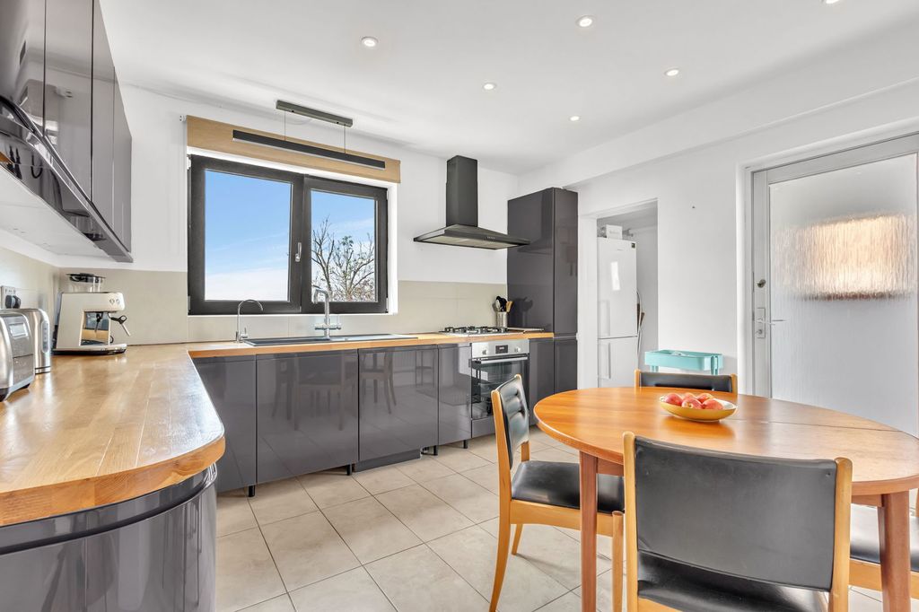 Property photo 1 of 39