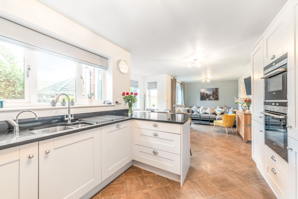 Property photo 3 of 27