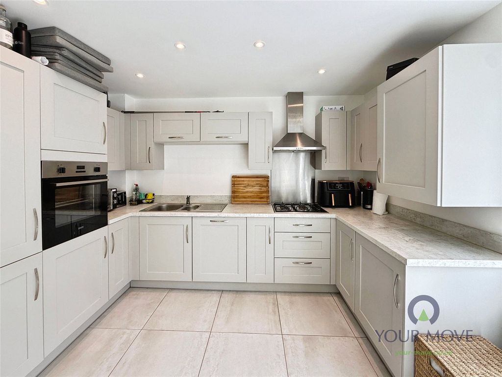Property photo 3 of 13 Kitchen