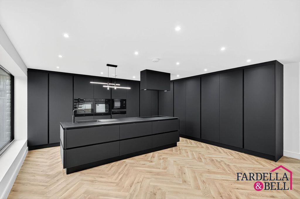 Property photo 2 of 48