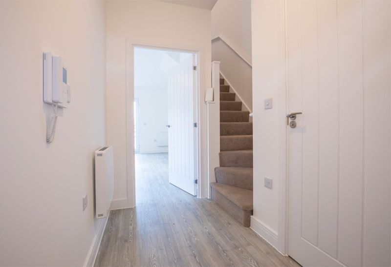 Property photo 3 of 11 Photo 8