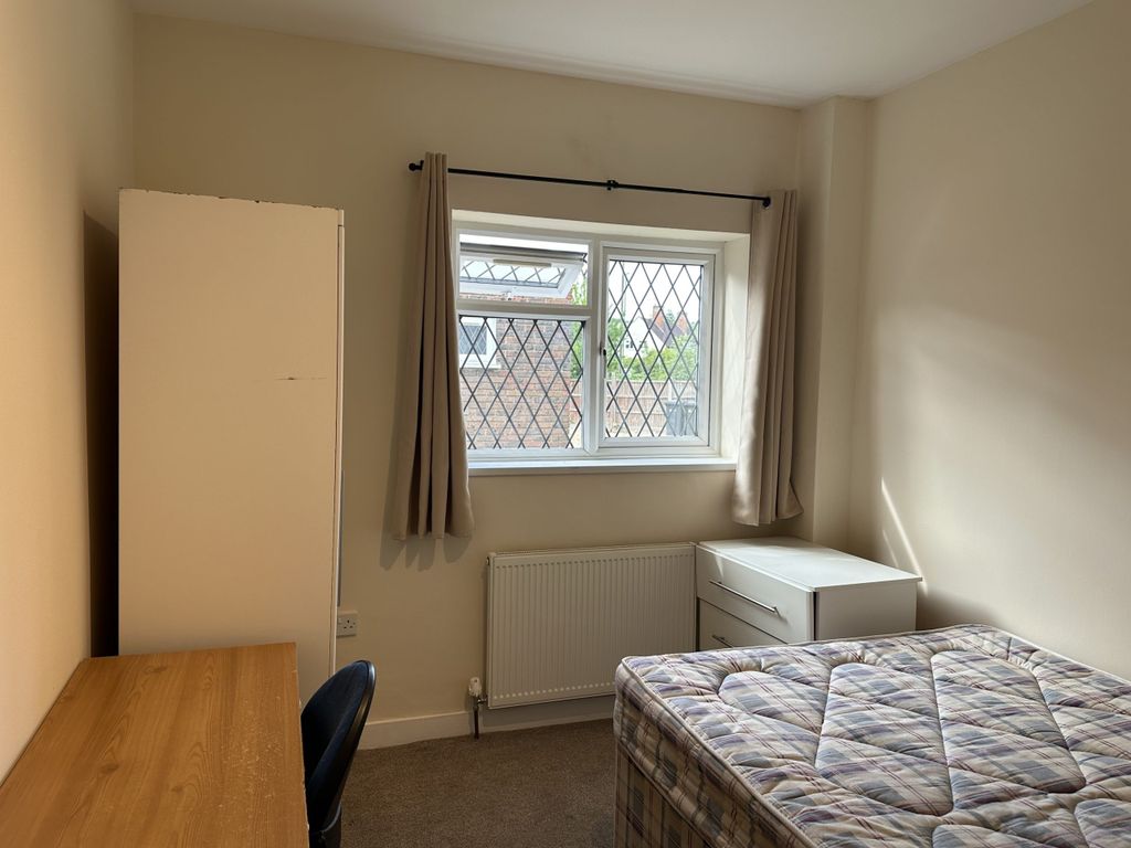 Property photo 2 of 8 Room-3-Scaled