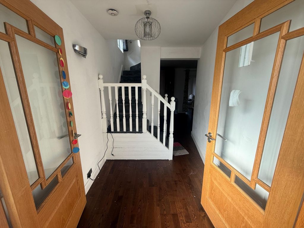 Property photo 2 of 9 South-000851-P-W-7500Rx75Y.Jpg