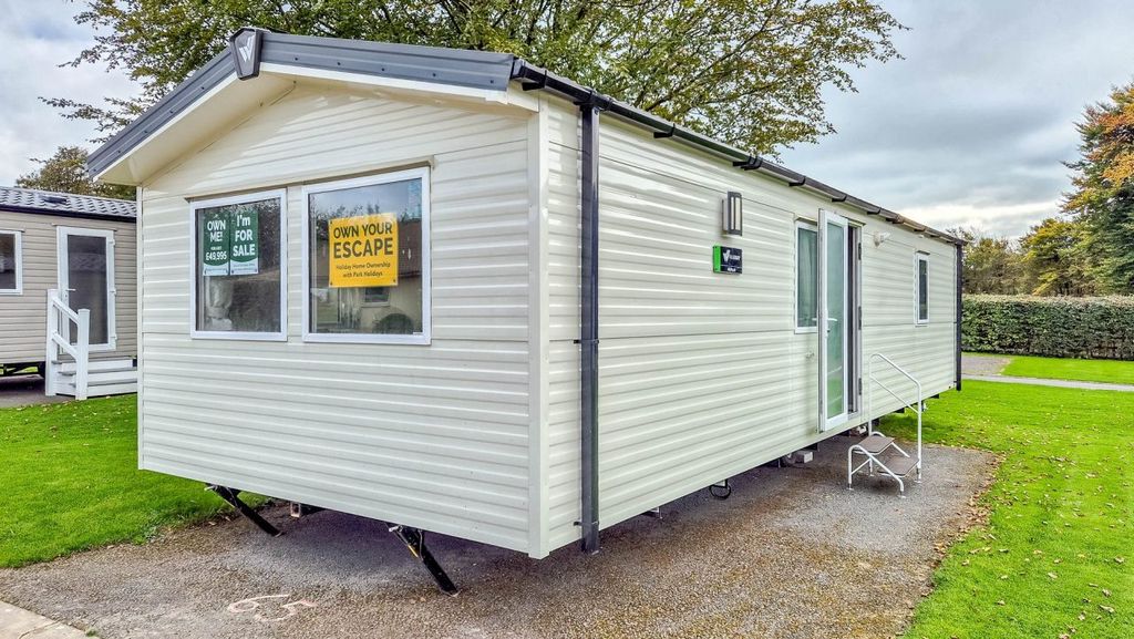 Property photo 1 of 17 Untitled 2