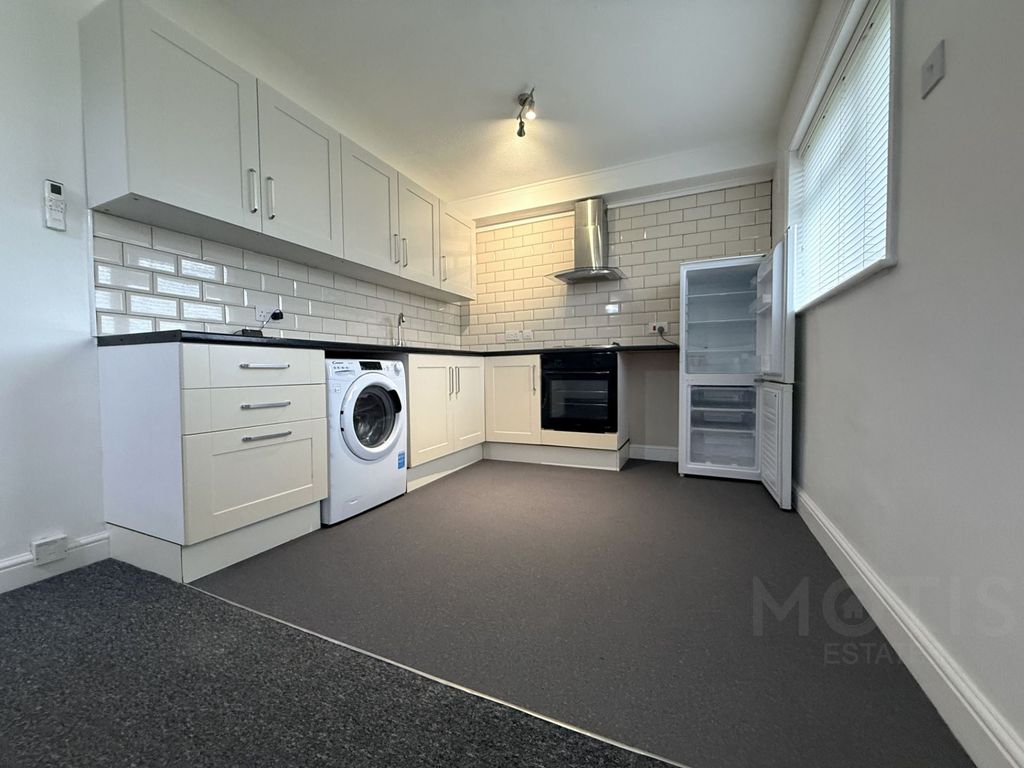 Property photo 3 of 8 Photo 6