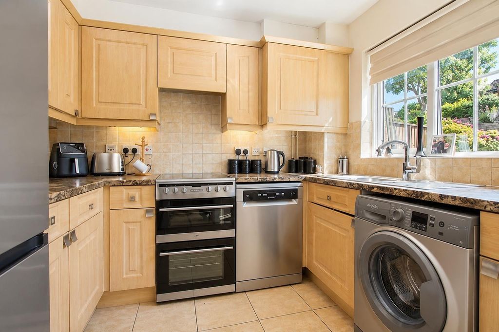 Property photo 2 of 11 8Ffdb293-6A8F-4A1c-9B39-6B991Aa7Ab65.Png