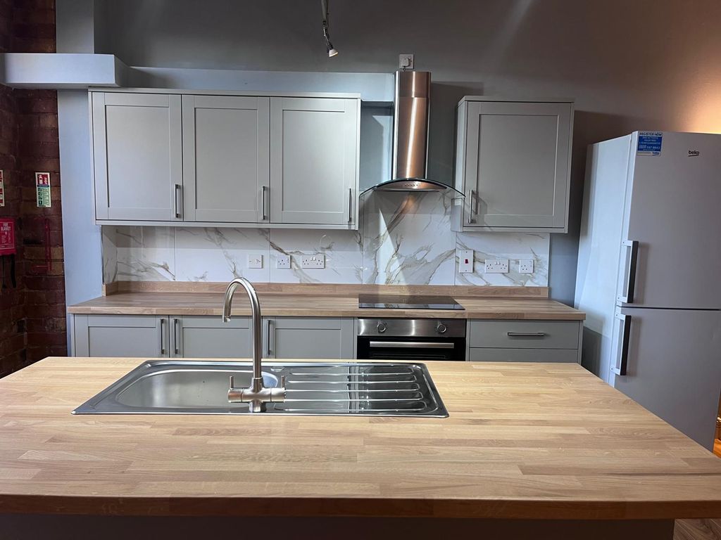 Property photo 3 of 10 Kitchen