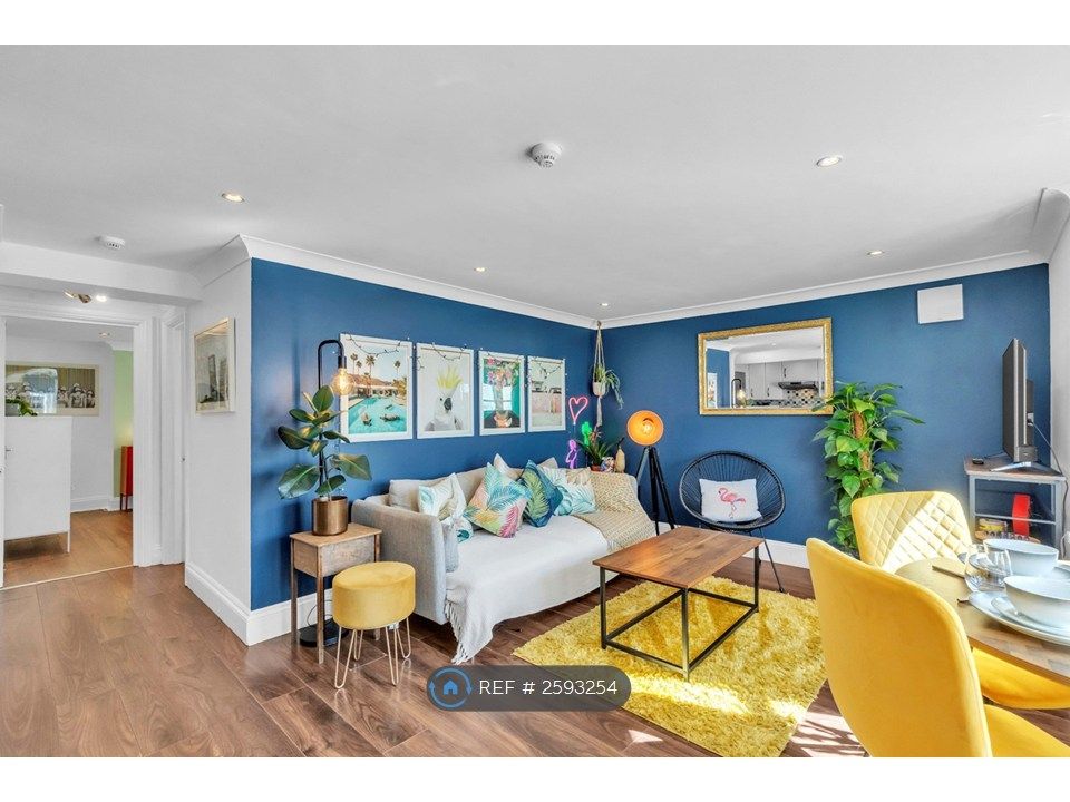 Property photo 1 of 14 Lounge / Dining