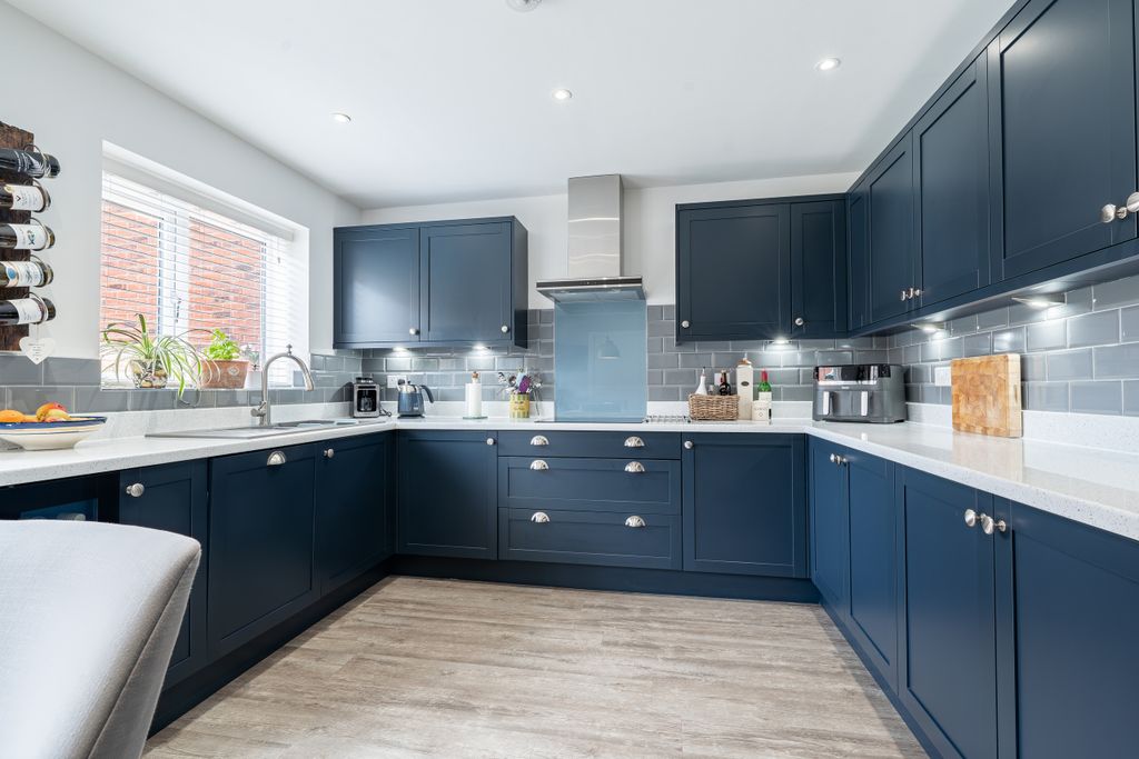 Property photo 3 of 35 .