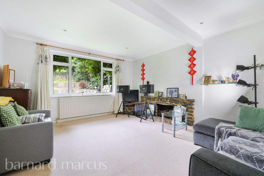 Property photo 2 of 11