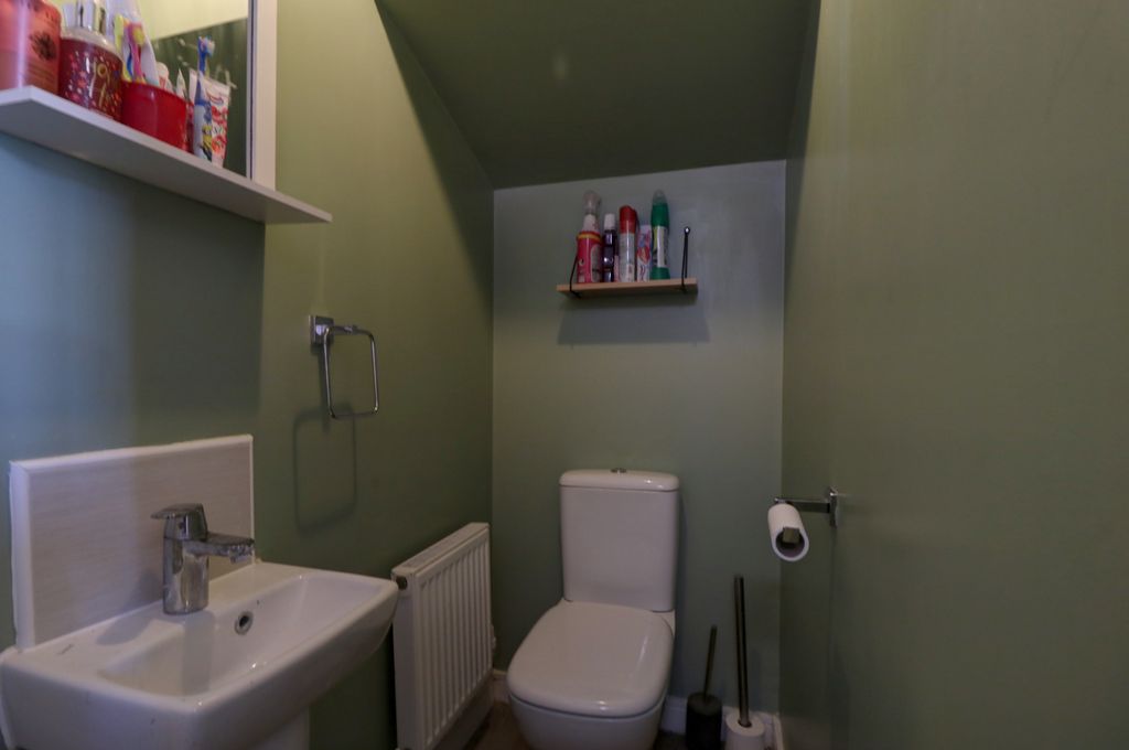 Property photo 2 of 17 Gf WC