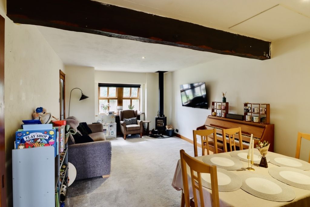 Property photo 2 of 16 081A8D37-83B2-4588-9606-8C15949Ac9B7_1_105_c