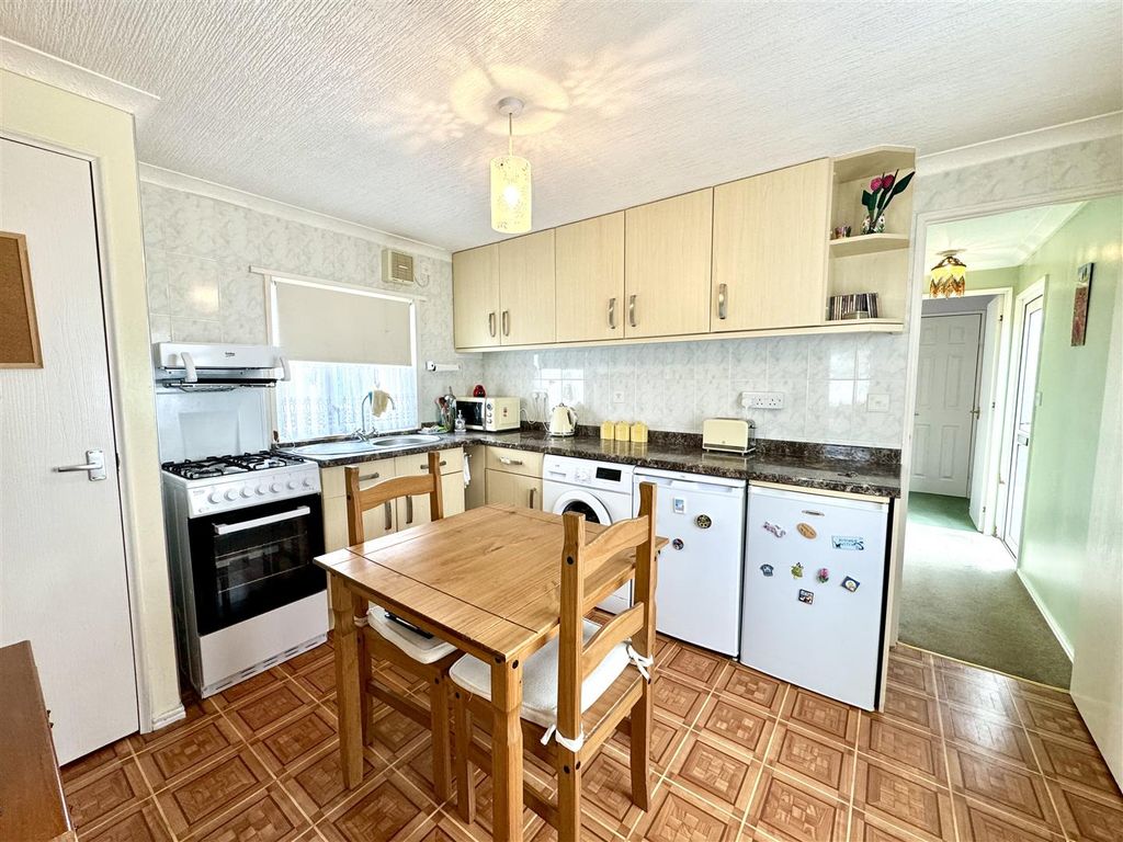 Property photo 3 of 16 Kitchen/Dining Room