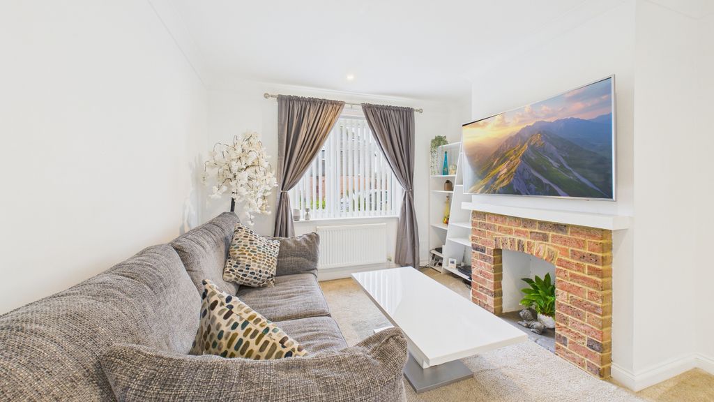 Property photo 3 of 16 Cam04968G0-Pr0079-Still003