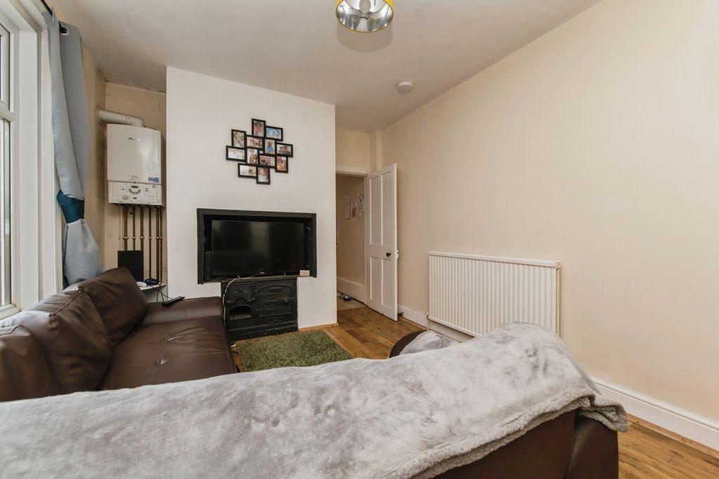 Property photo 3 of 17 Photo