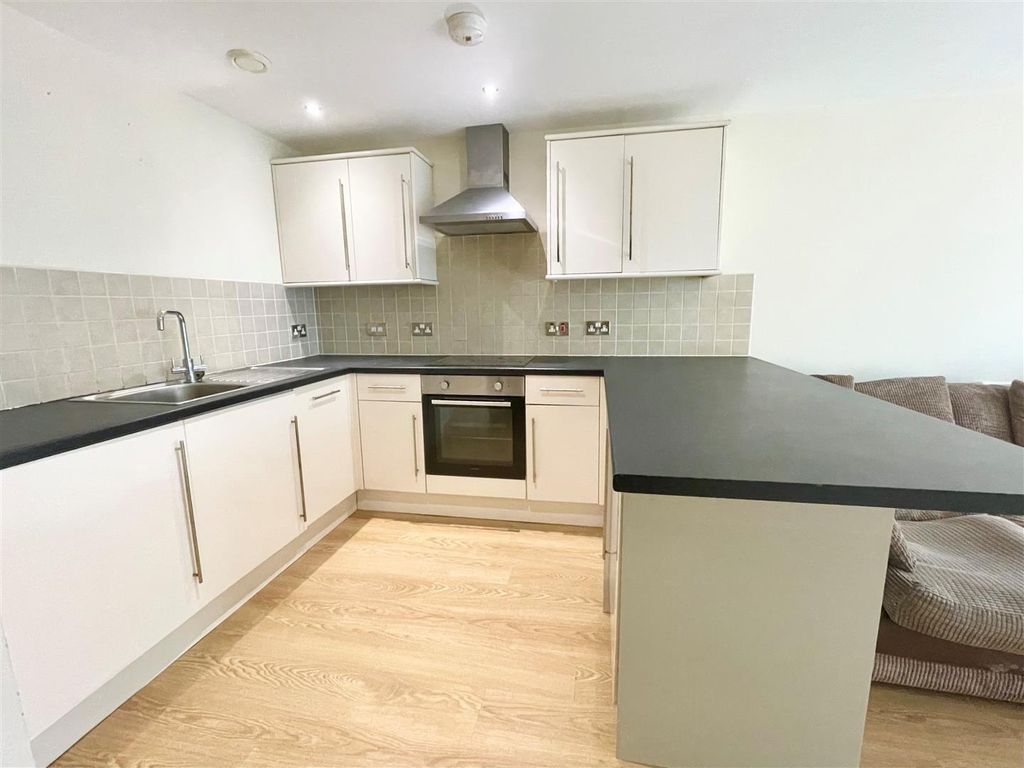 Property photo 1 of 11 Kitchen.Jpg