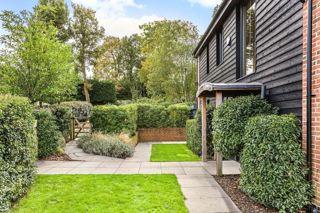 Property photo 2 of 24 Picture No. 11