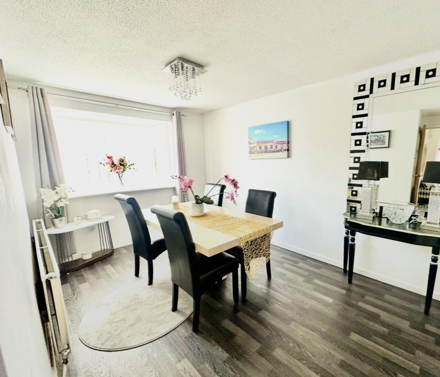 Property photo 3 of 20 Dining Room
