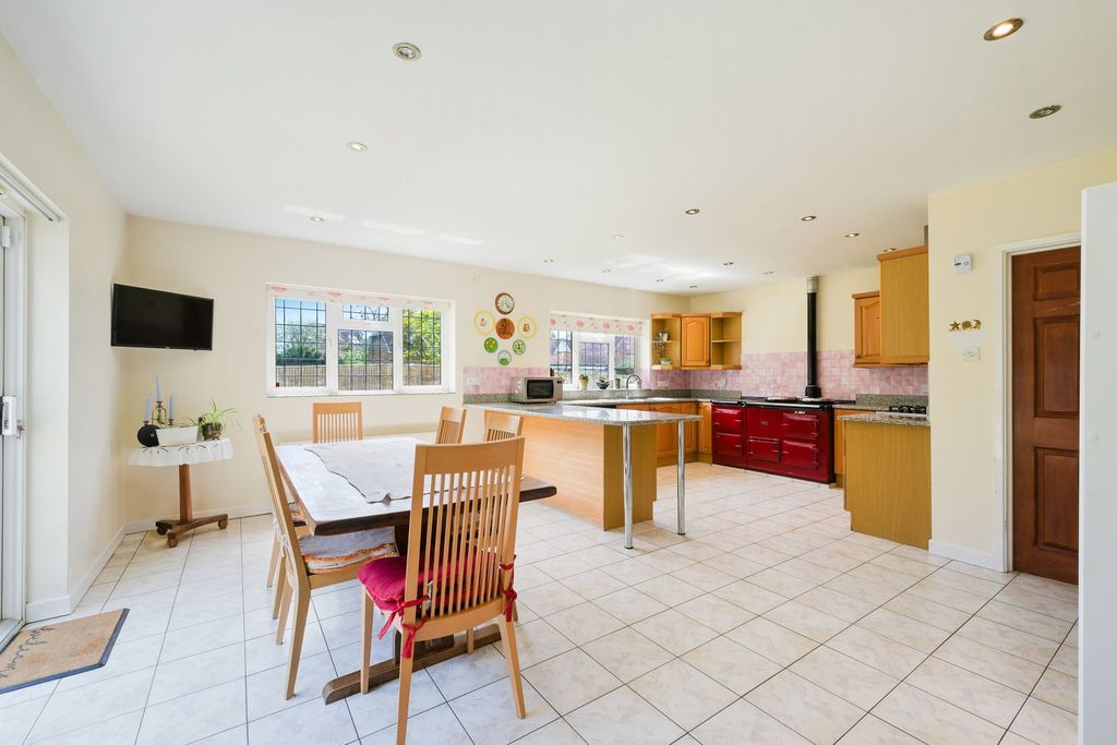 Property photo 3 of 29