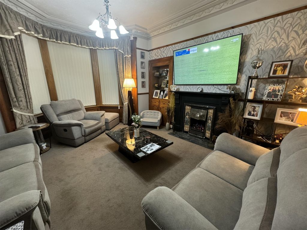 Property photo 2 of 30