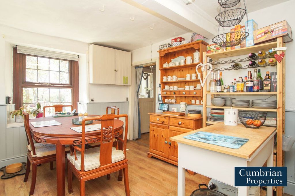 Property photo 2 of 18 Dining Kitchen