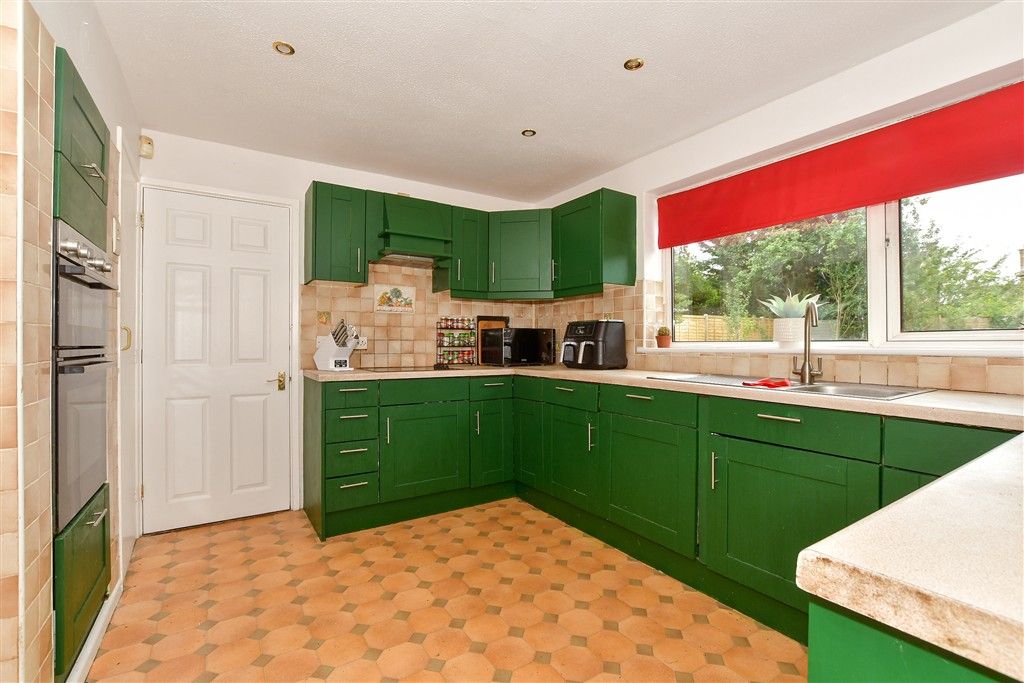 Property photo 2 of 10 Kitchen