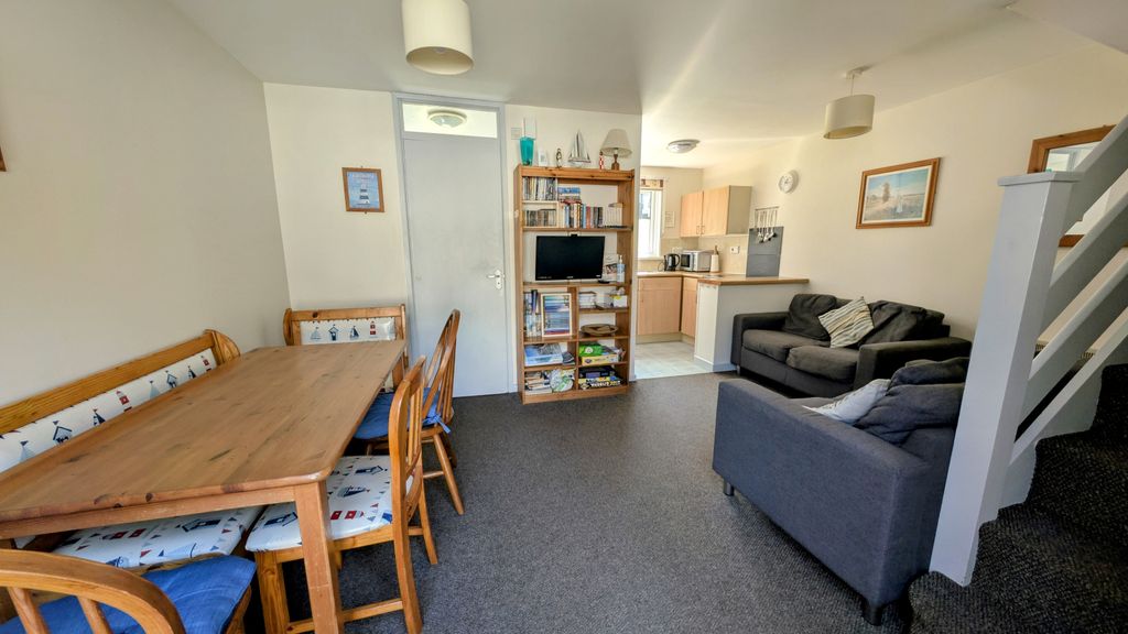 Property photo 2 of 8 Gallery