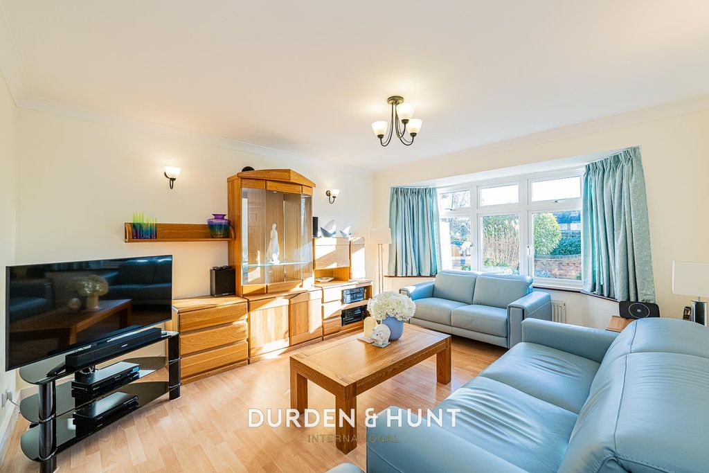 Property photo 2 of 33 Lambourne-16.Jpg