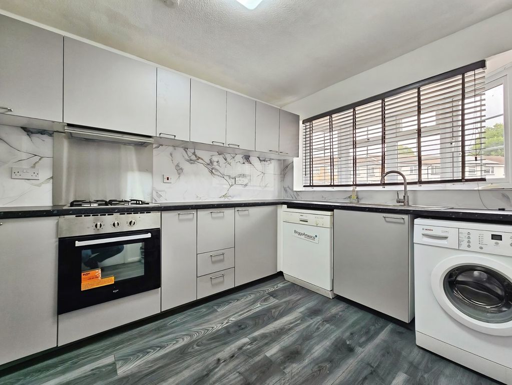 Property photo 3 of 12 Kitchen