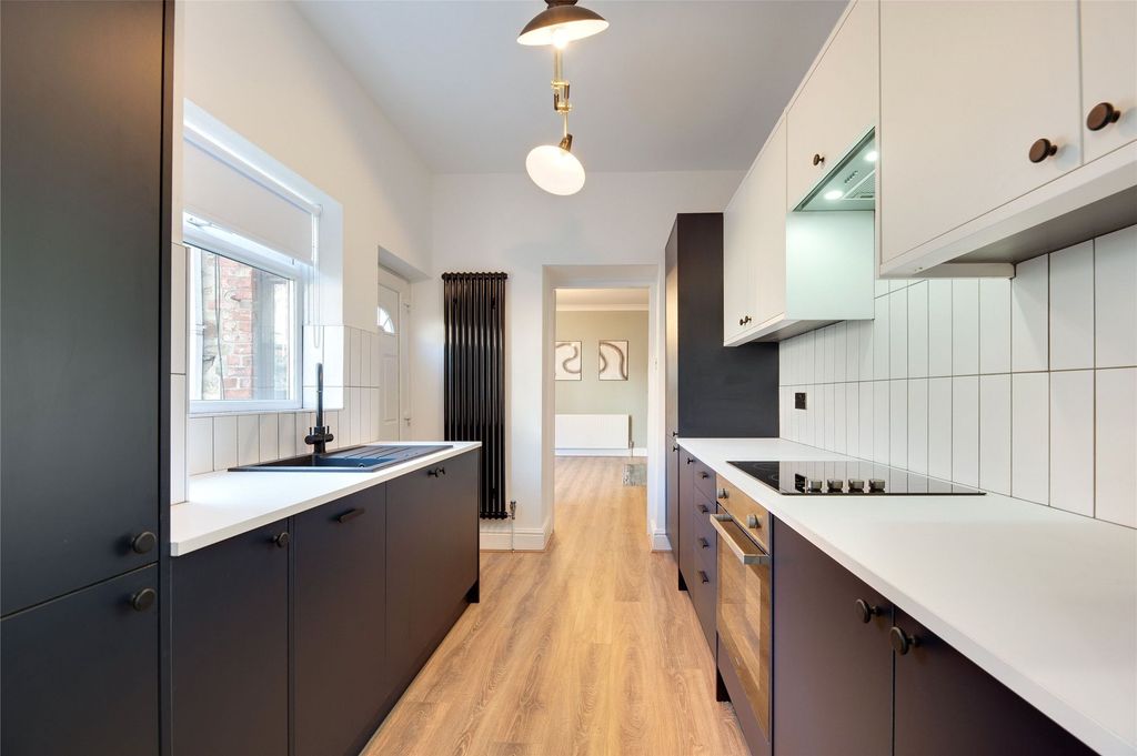 Property photo 1 of 11 Kitchen