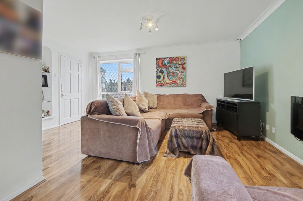 Property photo 2 of 20