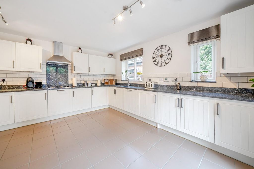 Property photo 2 of 32 1329415-17-6881Fb55dc1A1.Jpg