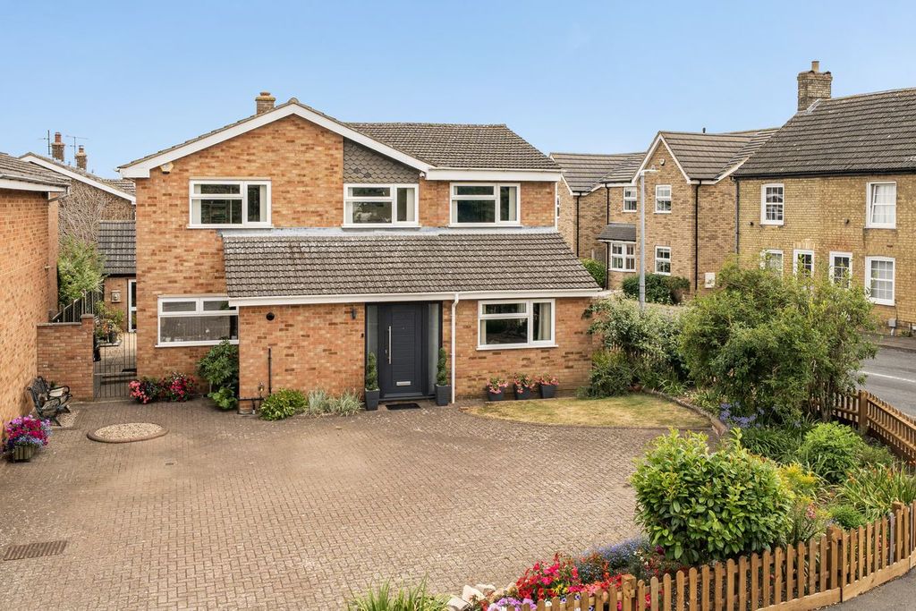 Property photo 1 of 32