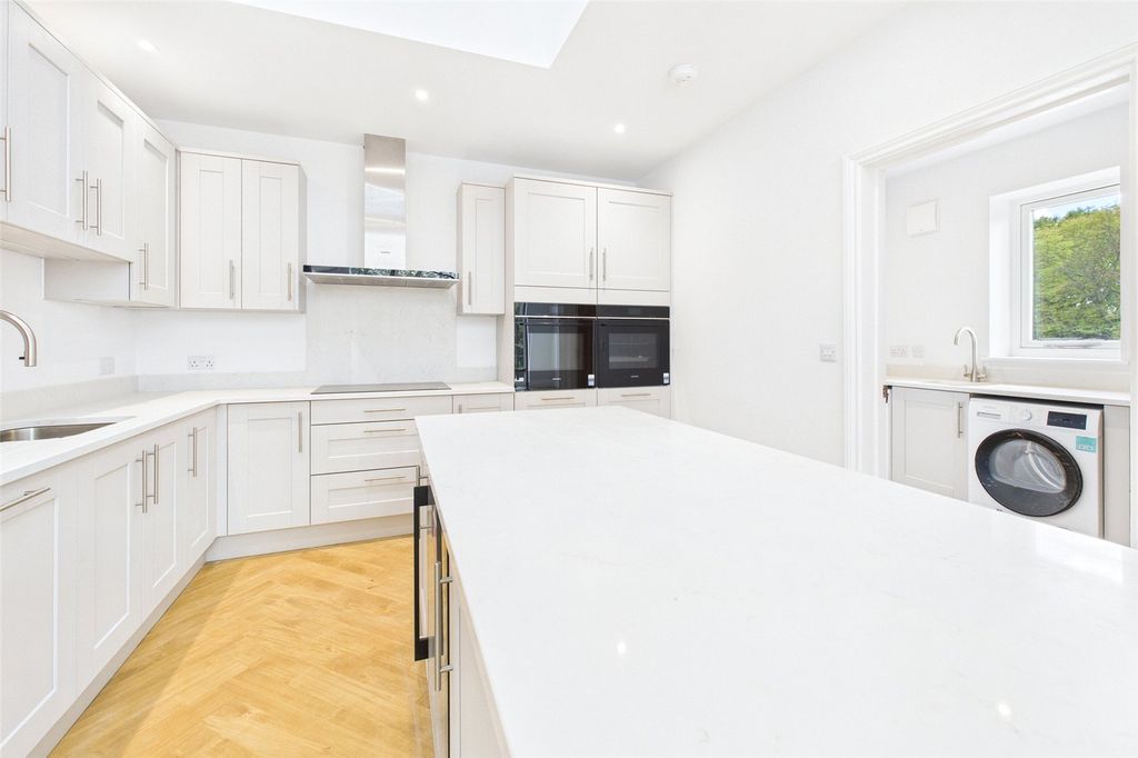 Property photo 3 of 8 Kitchen