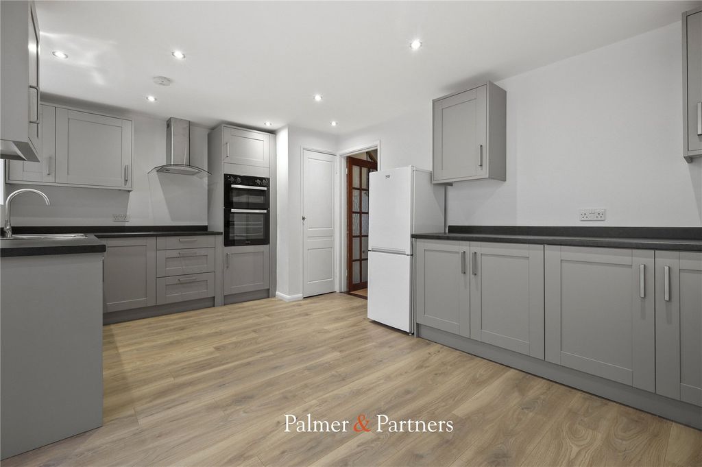 Property photo 2 of 14 Kitchen