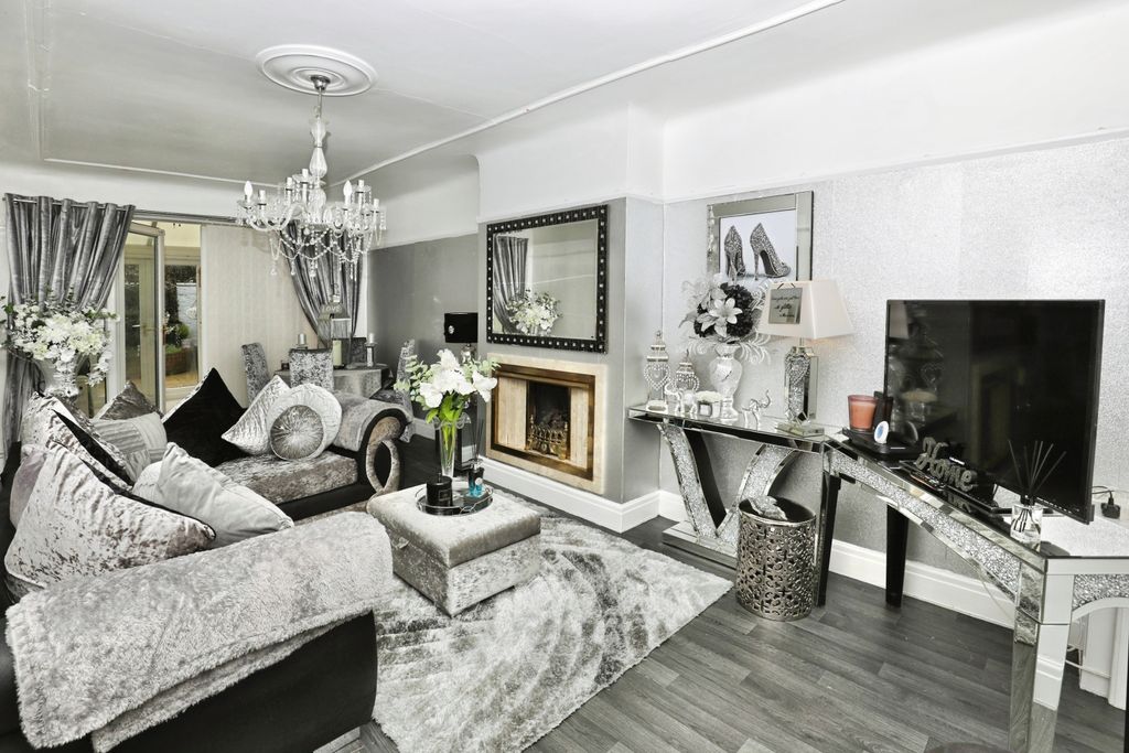 Property photo 3 of 15 Lounge/Dining Room