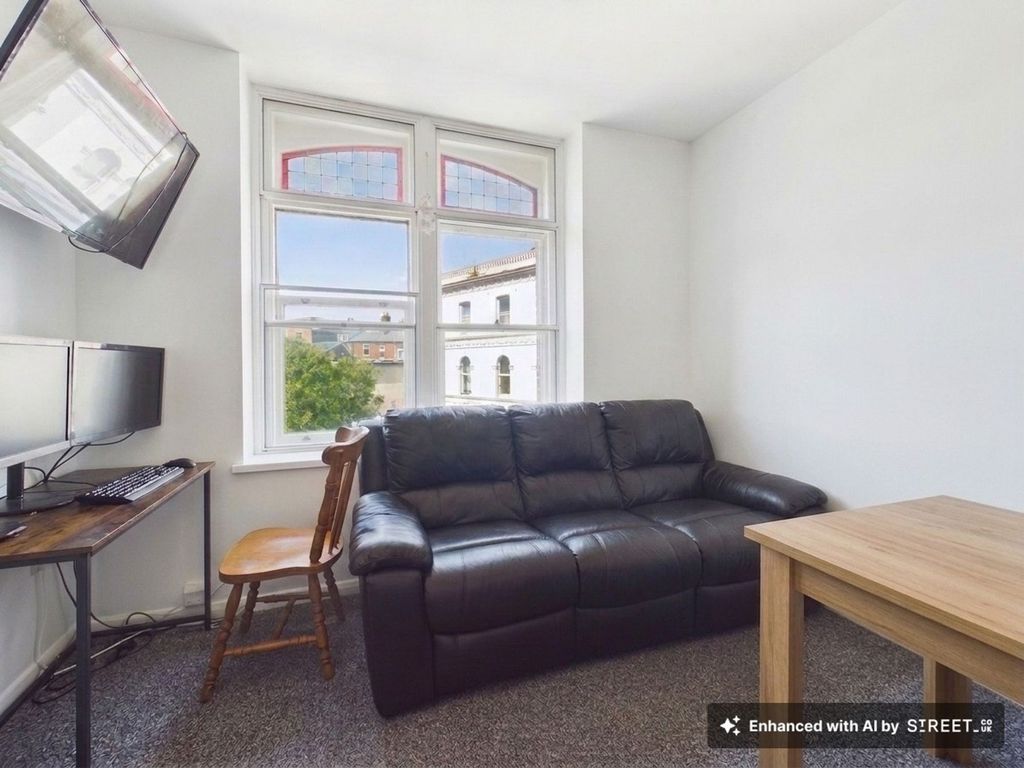 Property photo 3 of 6