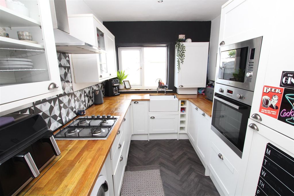 Property photo 3 of 23